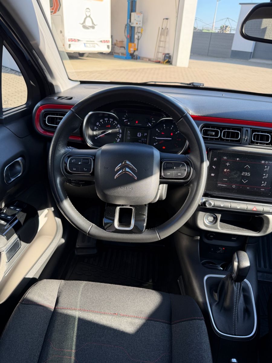 Fahrzeugabbildung Citroën C3 Pure Tech 110 S&S EAT6 SHINE