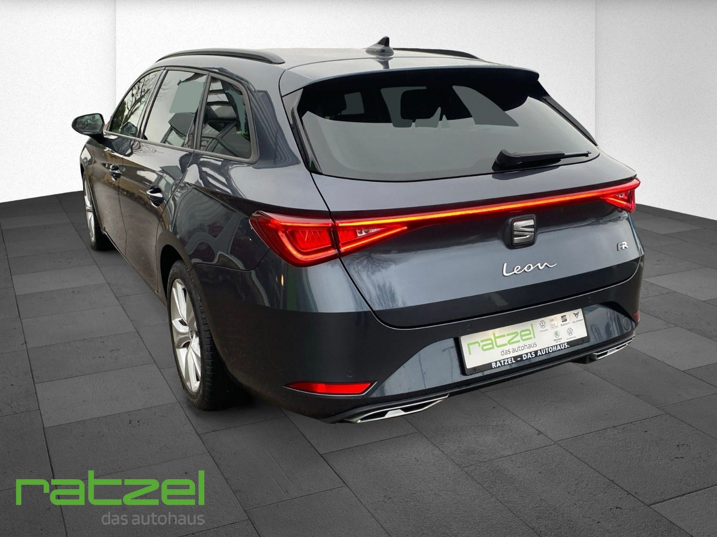 Fahrzeugabbildung SEAT Leon 1.5 eTSI Sportstourer FR Automatik Navi Dig
