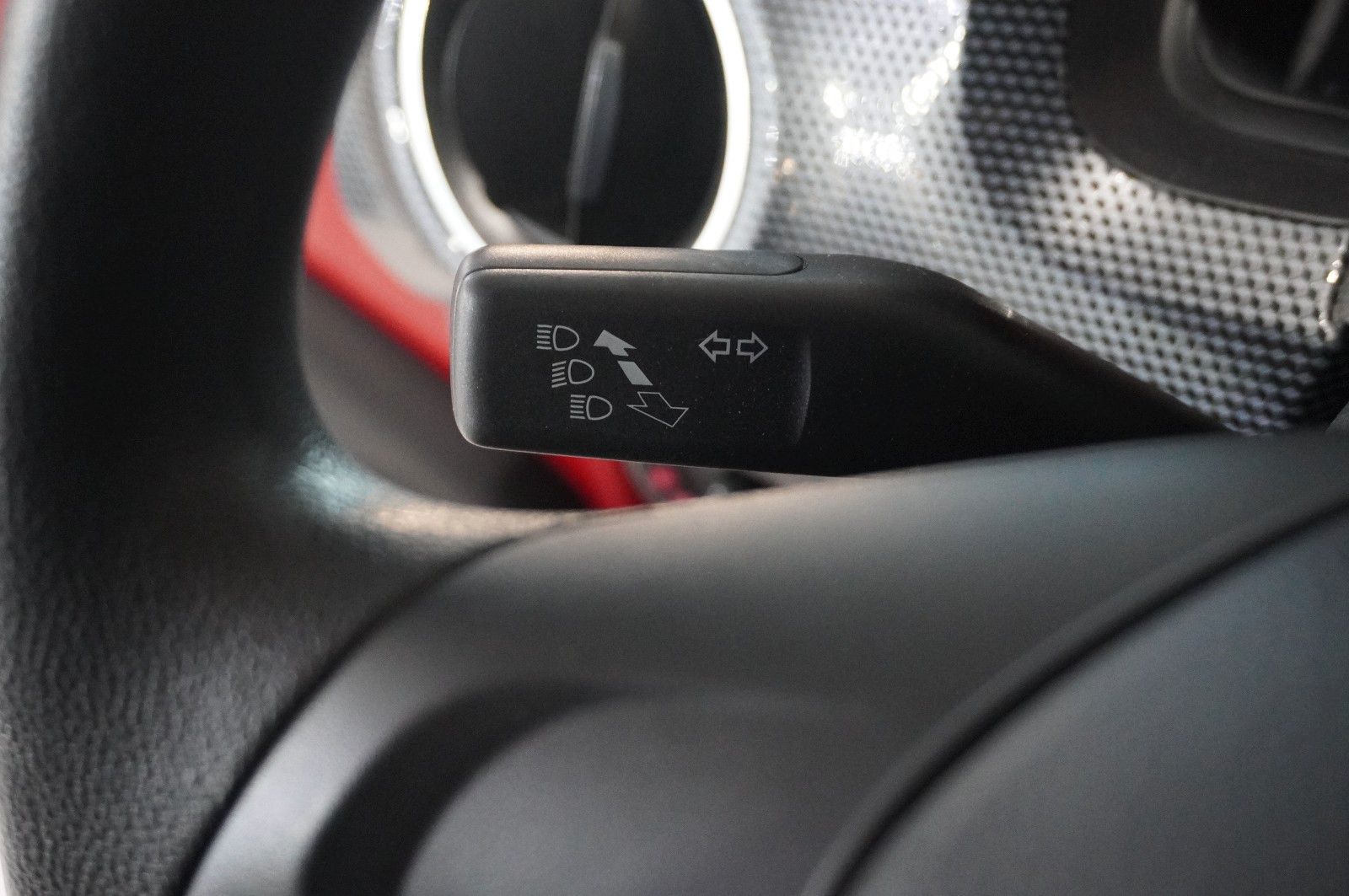 Fahrzeugabbildung Volkswagen up! 1.0 MOVE 5-TÜR KLIMA/SHZ/USB/NEBEL/SPORT/LED