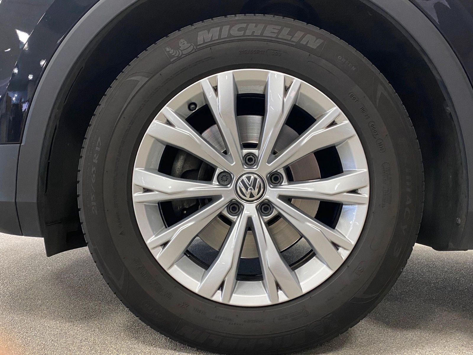 Fahrzeugabbildung Volkswagen Tiguan 1.4 TSI ACT DSG Trendline+NAVI+LED+TEMPOM