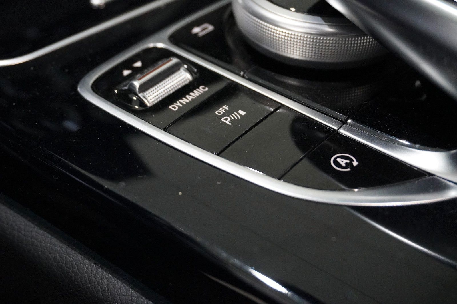Fahrzeugabbildung Mercedes-Benz C 200 T AMG LINE 9G-TRONIC NAVI/LED/PANO./SPORT