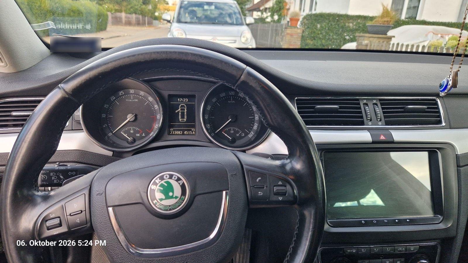 Skoda Superb 2011 — photo 8
