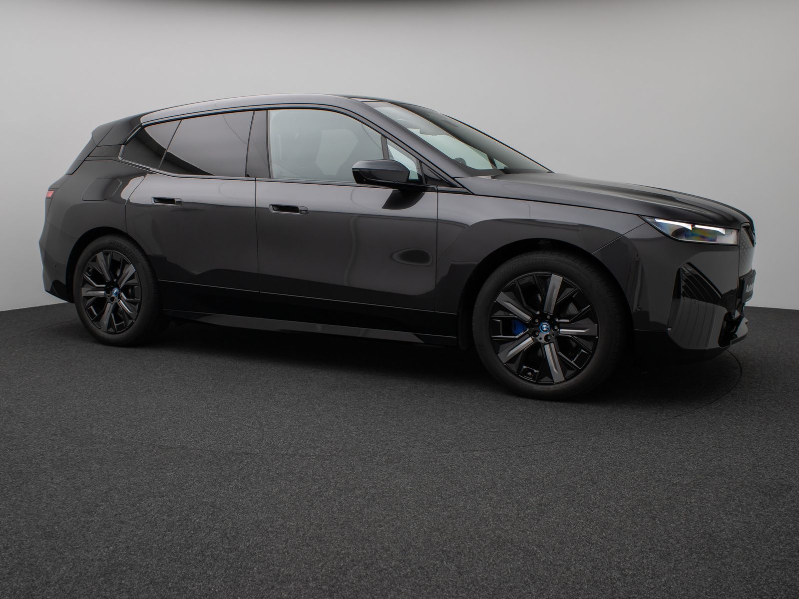 Fahrzeugabbildung BMW iX xD40 Sportpaket360°DAB H/K ACC AHK Komfort