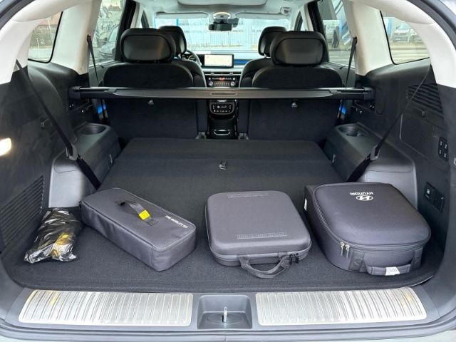 Fahrzeugabbildung Hyundai IONIQ 9 110 kWh 4WD Uniq+RELAX-PAKET+PANORAMADAC