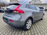 Volvo V40 Momentum T2 Aut. - NAVI + LED + AHK - Volvo V40 mit Anhängerkupplung