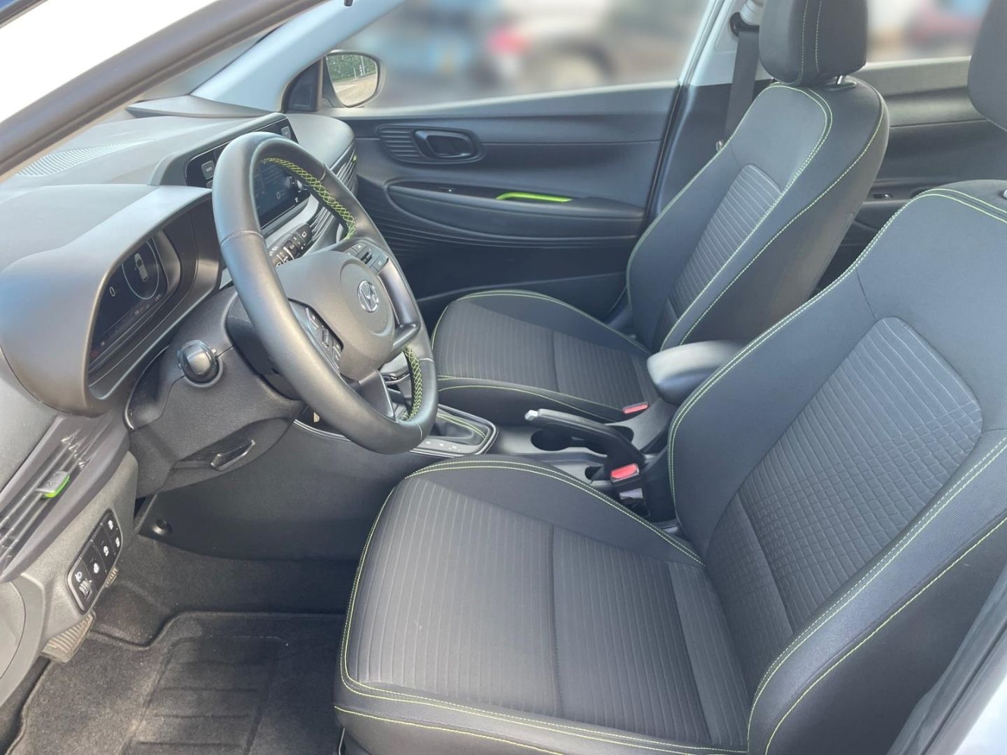 Fahrzeugabbildung Hyundai i20 1.0T Mild-Hybrid Intro Allwetter Sitzheizung