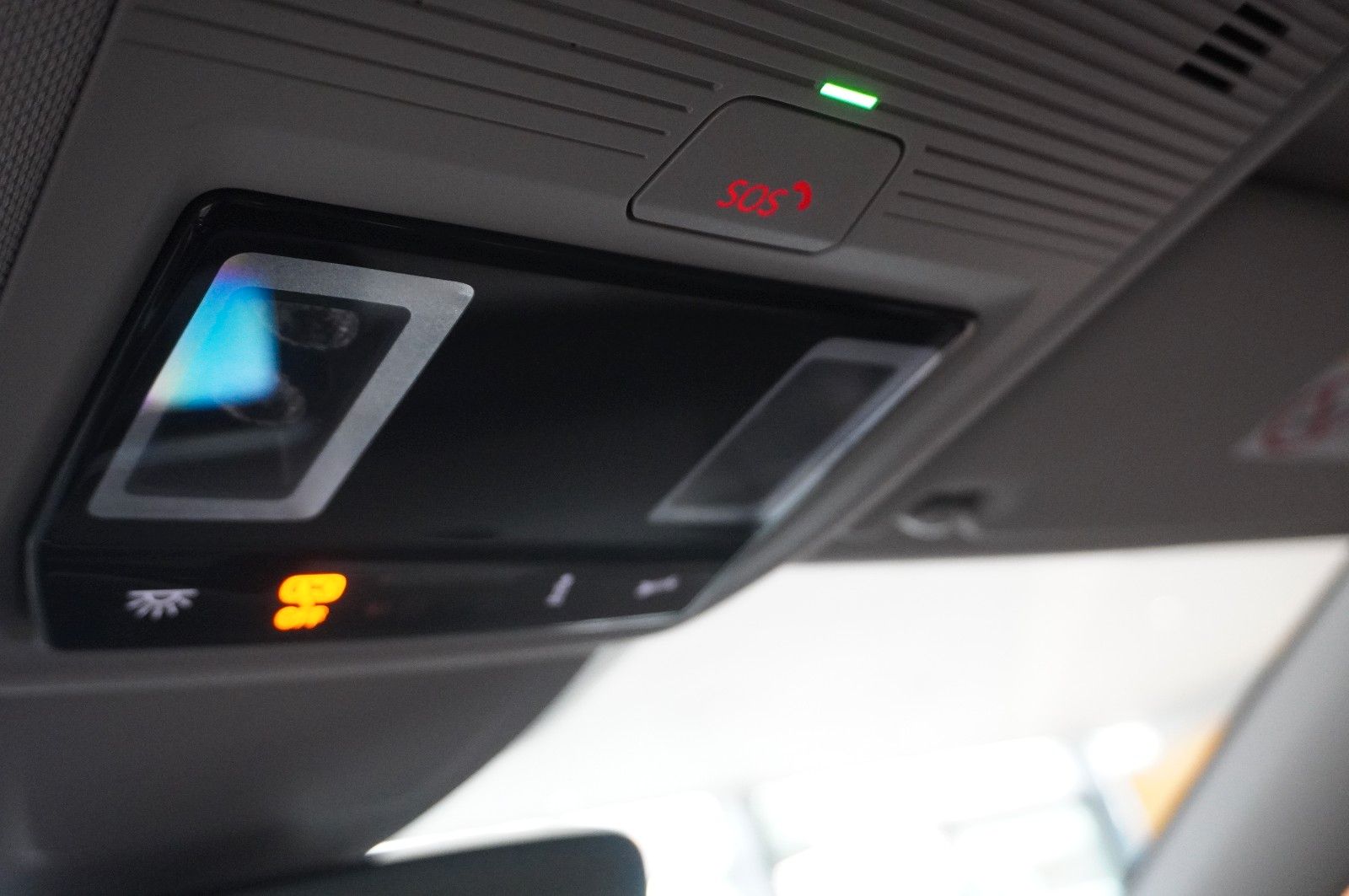 Fahrzeugabbildung Volkswagen Golf VIII Variant 1.5 TSI LIFE NAVI/LED/SHZ/VIRT