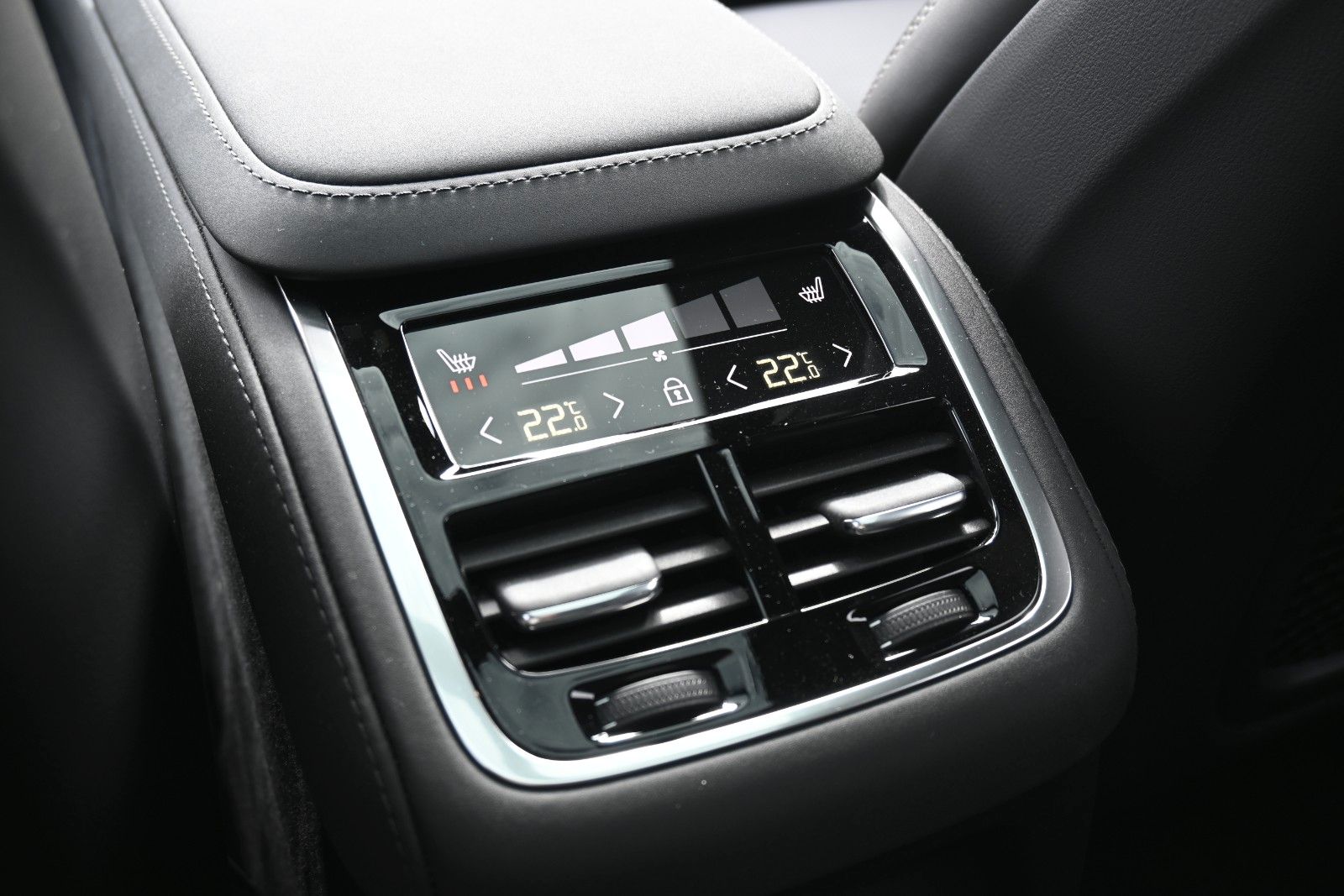 Fahrzeugabbildung Volvo XC90 T8 AWD Ultra Black Edition*LUFT*360*ACC*AHK