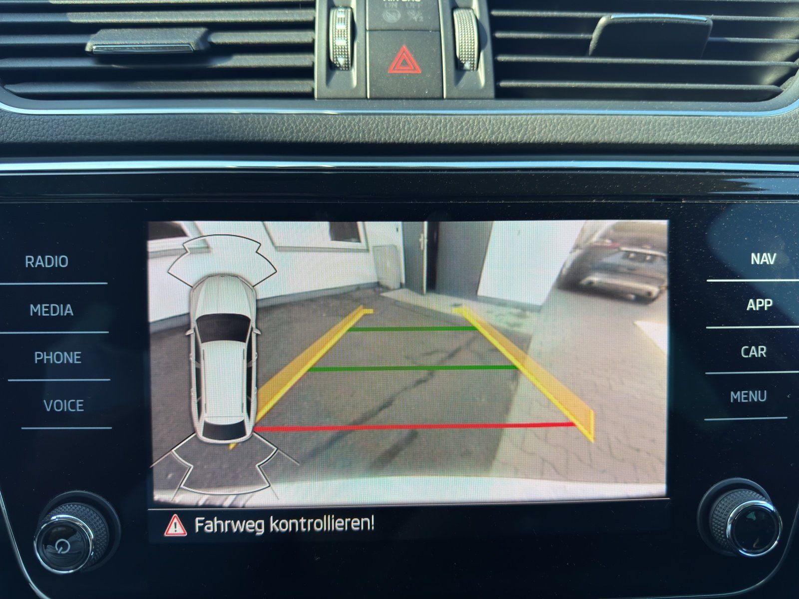 Fahrzeugabbildung SKODA Superb Combi 1.5 TSI DSG Style/AHK/KAMERA/ACC/