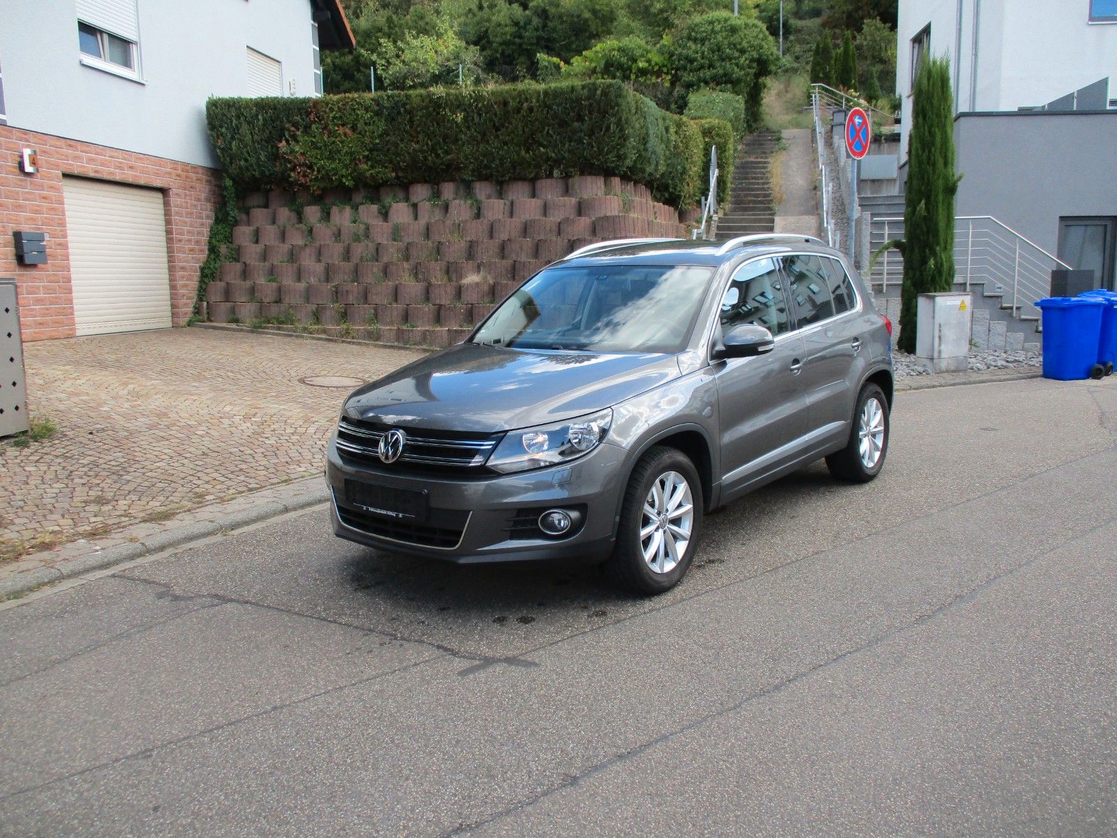 Volkswagen Tiguan - 1