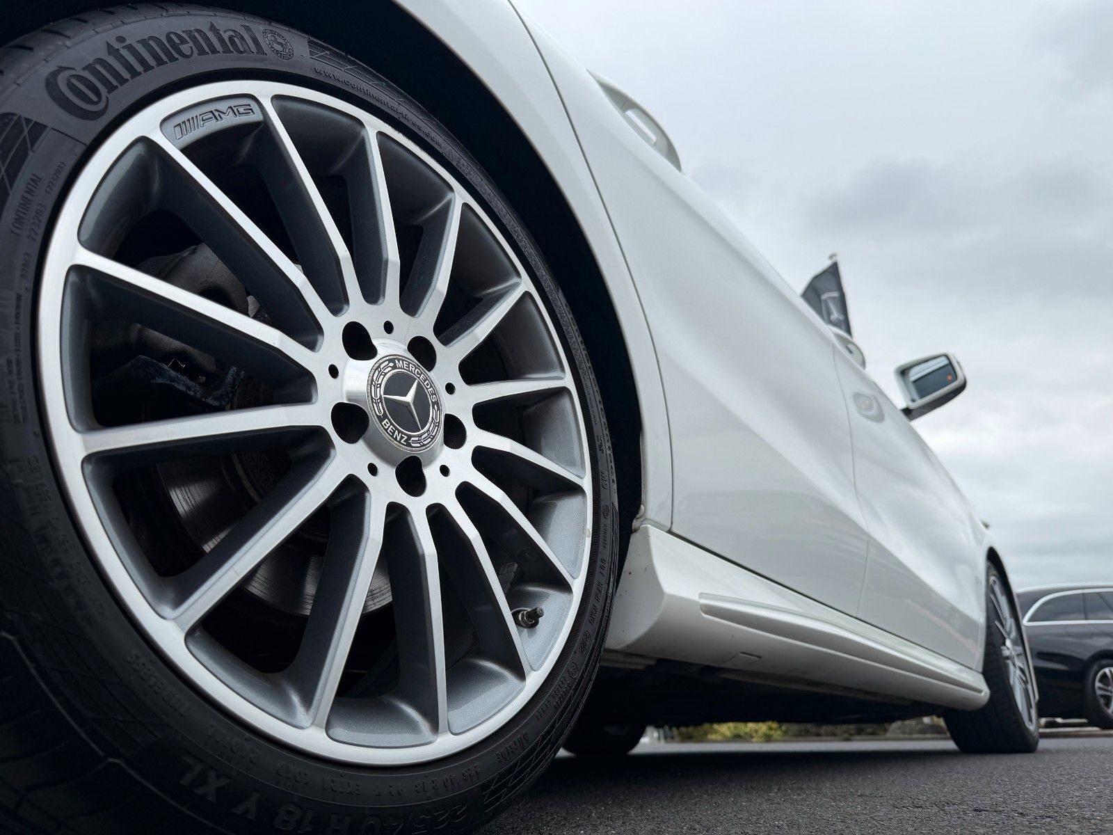 Fahrzeugabbildung Mercedes-Benz CLA 200 SB AMG+Pano+Distr+AHK+RKamera+TotW+
