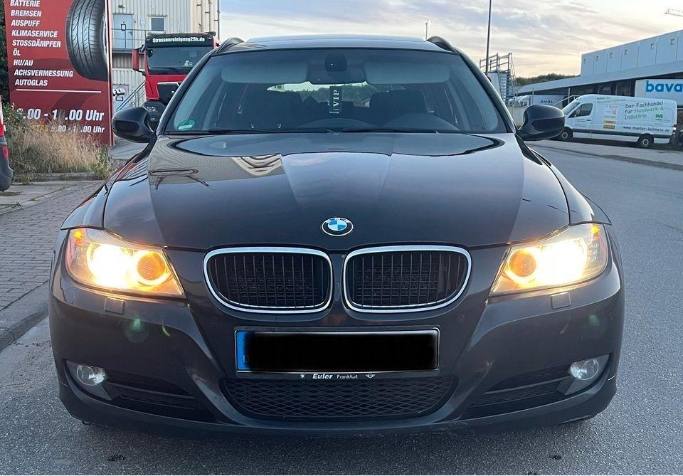 BMW 318 2012 — interior