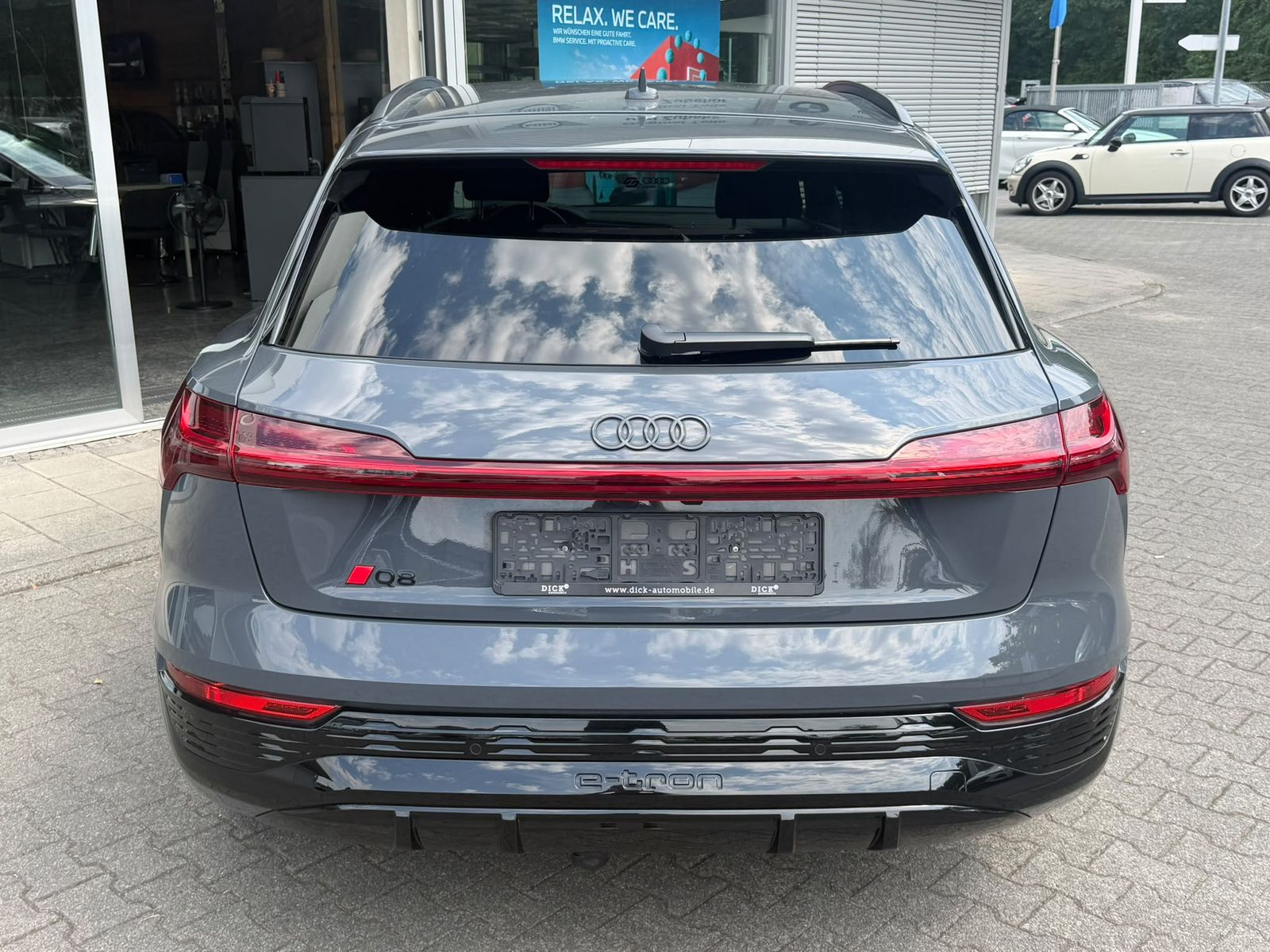 Fahrzeugabbildung Audi Q8 e-tron 55 QUAT 2X S LINE OPTIK BLACK+LUFT+AHK
