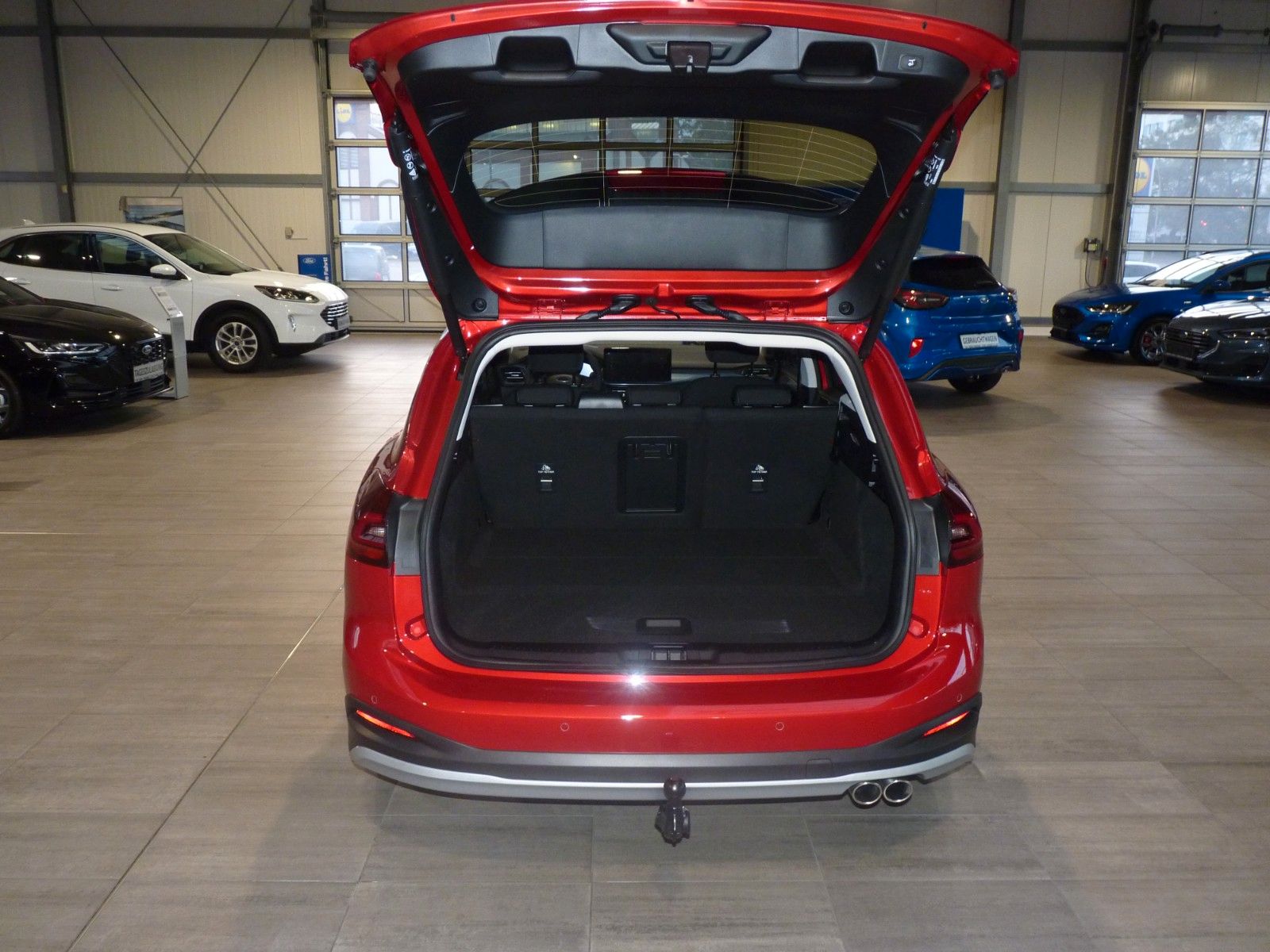 Fahrzeugabbildung Ford Focus Turnier Active X Automatik/Navi