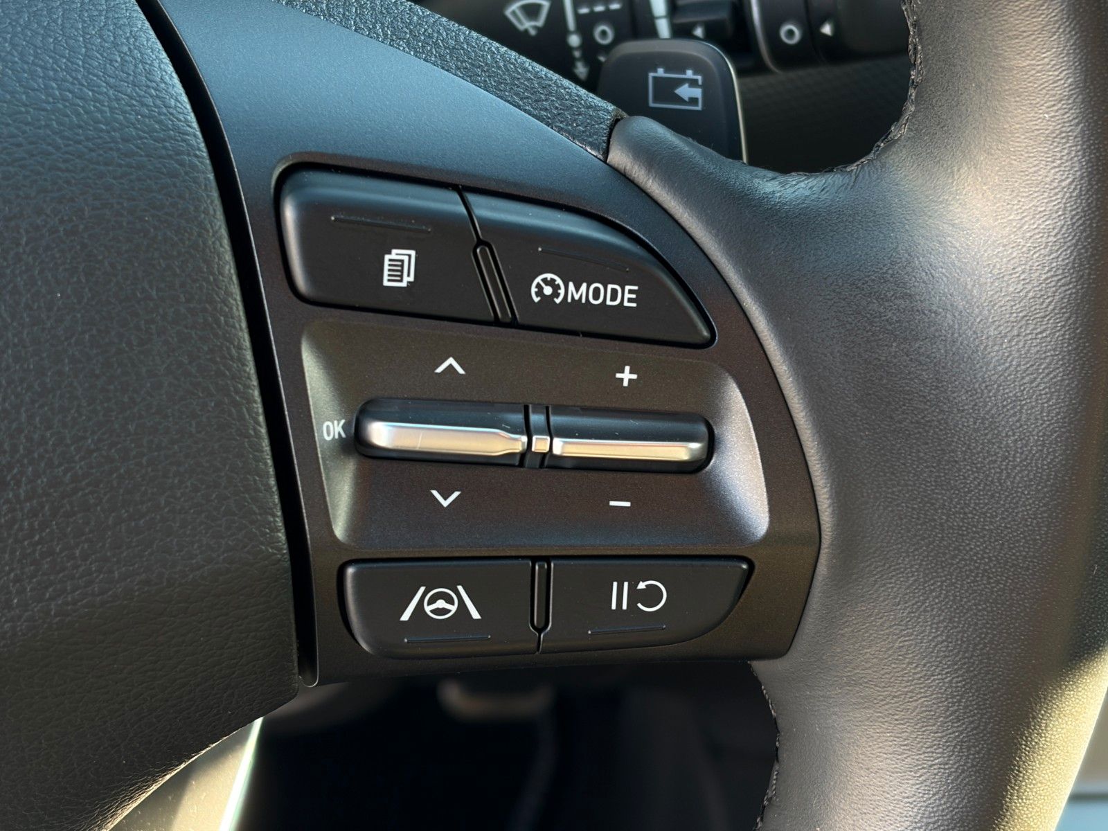 Fahrzeugabbildung Hyundai KONA E Edition 30+ Wärmepumpe CarPlay KRELL LHZ