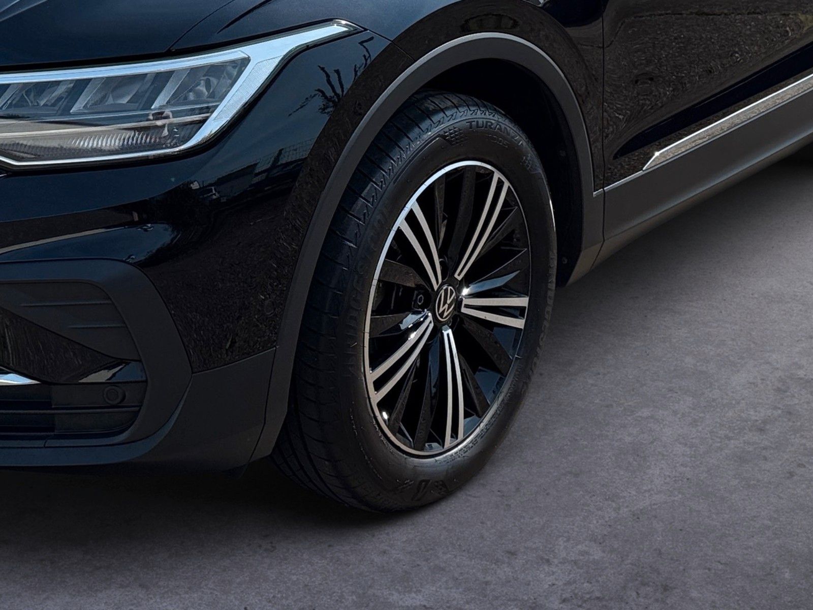 Fahrzeugabbildung Volkswagen Tiguan Life ACTIVE 1.5 TSI