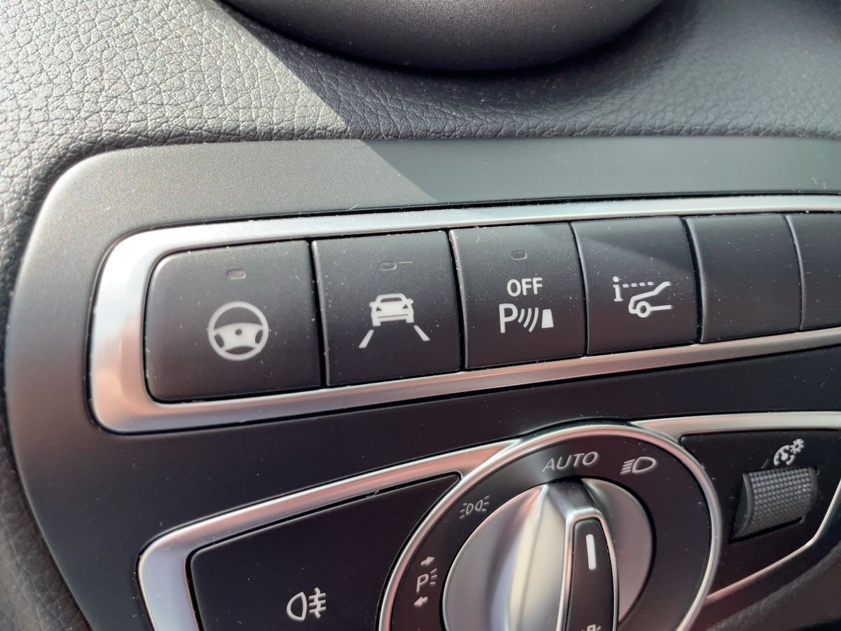 Fahrzeugabbildung Mercedes-Benz C 300 T-Modell AMG/360°/LED/Navi