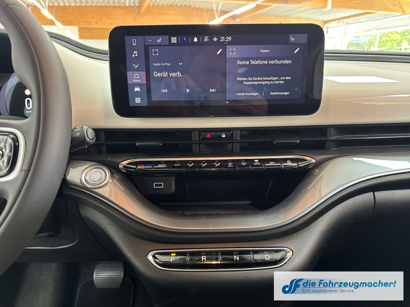 Fahrzeugabbildung Fiat 500e Apple CarPlay Android Auto Klimaautom Fahre