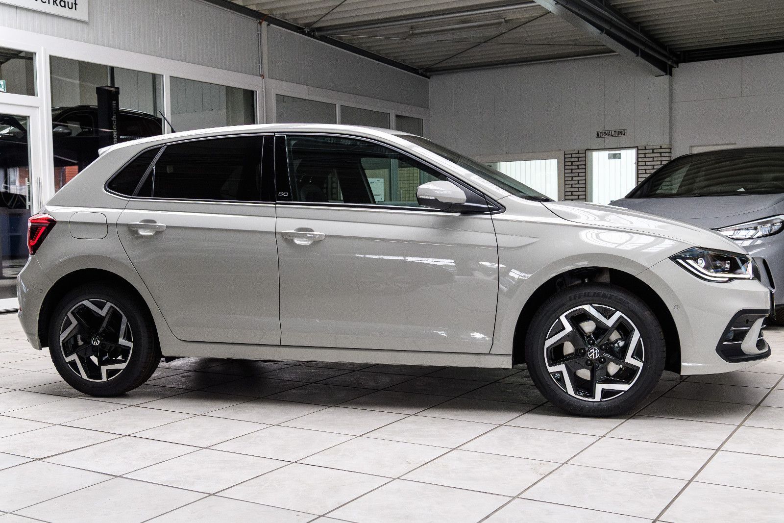 Fahrzeugabbildung Volkswagen Polo 1.0l TSI DSG Edition 50+Matrix+Navi+ACC