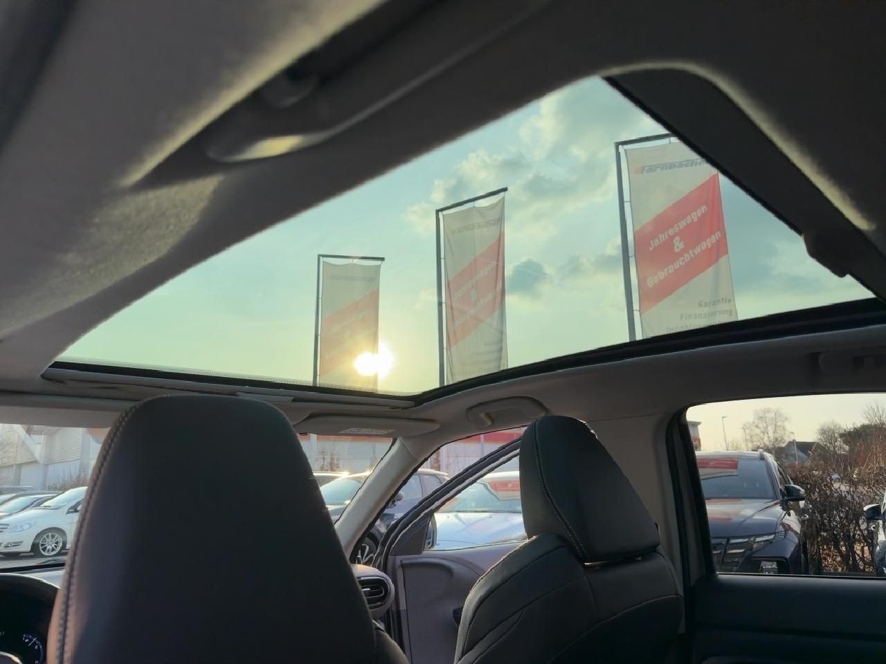 Fahrzeugabbildung Toyota Yaris Cross 1,5 Hybrid Elegant*NAVI *PDC *Pano*