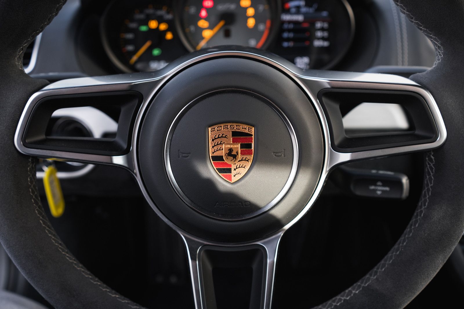 Fahrzeugabbildung Porsche Cayman GT4-Steuer ausw.-wenig KM-Approved