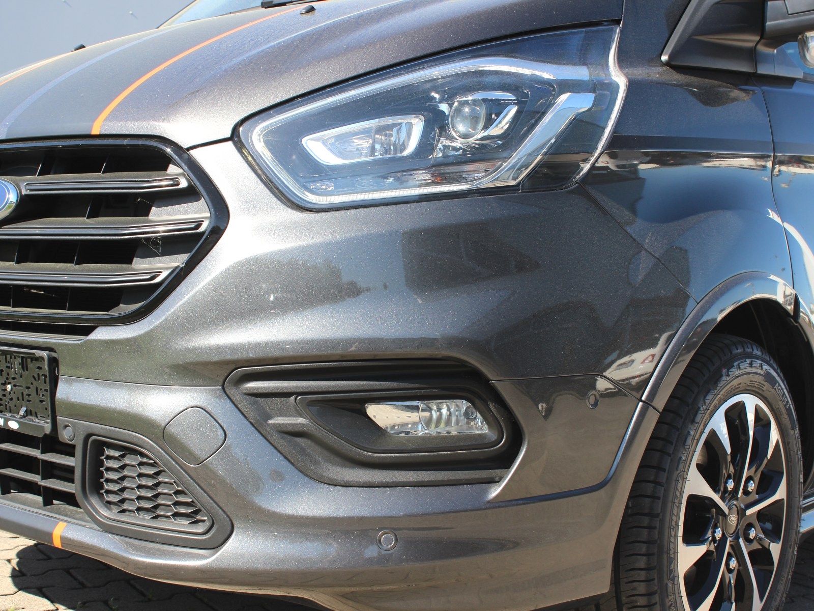 Fahrzeugabbildung Ford Transit Custom 320 L1 Sport 2,0 TDCi
