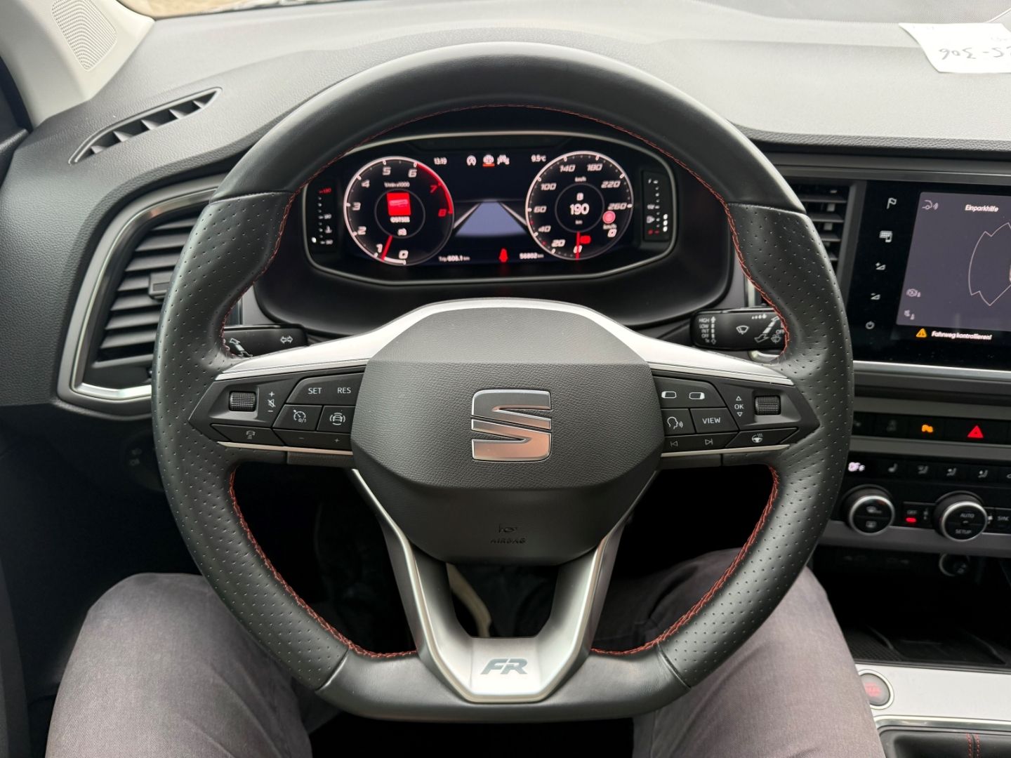 SEAT Ateca FR AHK-klappbar Navi Digitales Cockpit LED - Image 14