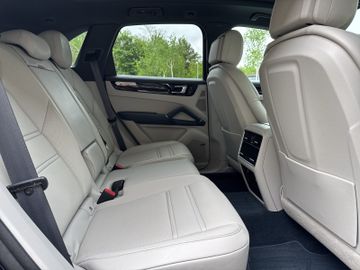 Porsche Cayenne - 12