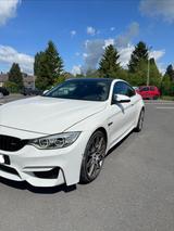 BMW M4 F82 Competition DKG in Alpinaweiß mit bra - BMW: Competition