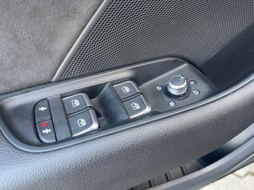 Fahrzeugabbildung Audi A3 Lim. 40 TFSI quattro sport NAVI RFK