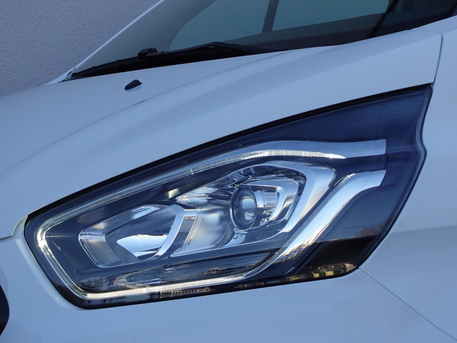 Fahrzeugabbildung Ford Transit Custom Kombi L2,9Sitze,Kamera,Trittbrett