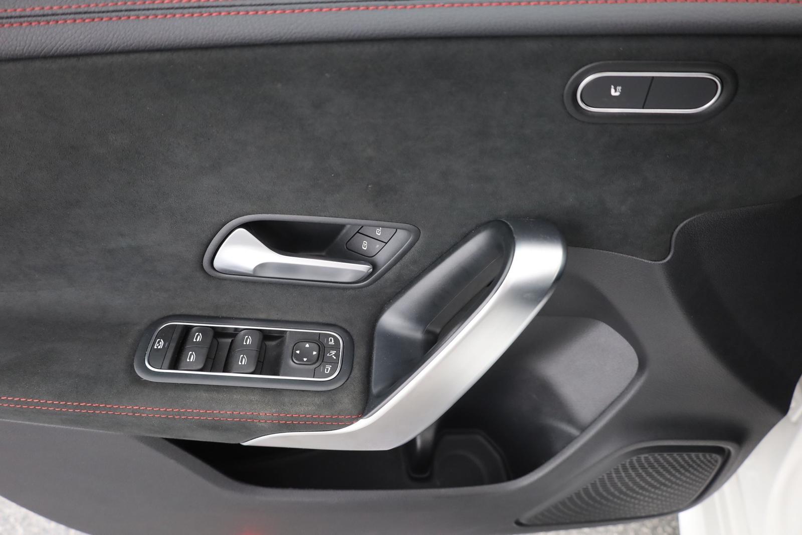 Mercedes-Benz CLA SB AMG Line LED Navi Panorama, миниатюра 21
