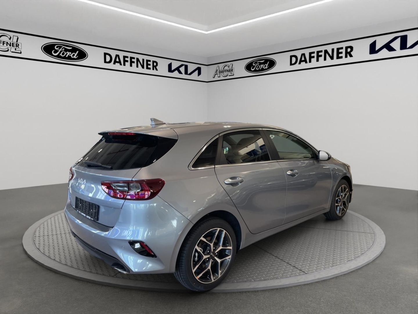Fahrzeugabbildung Kia Ceed Ultimate SpurhalteASS Tempomat totWinkelASS