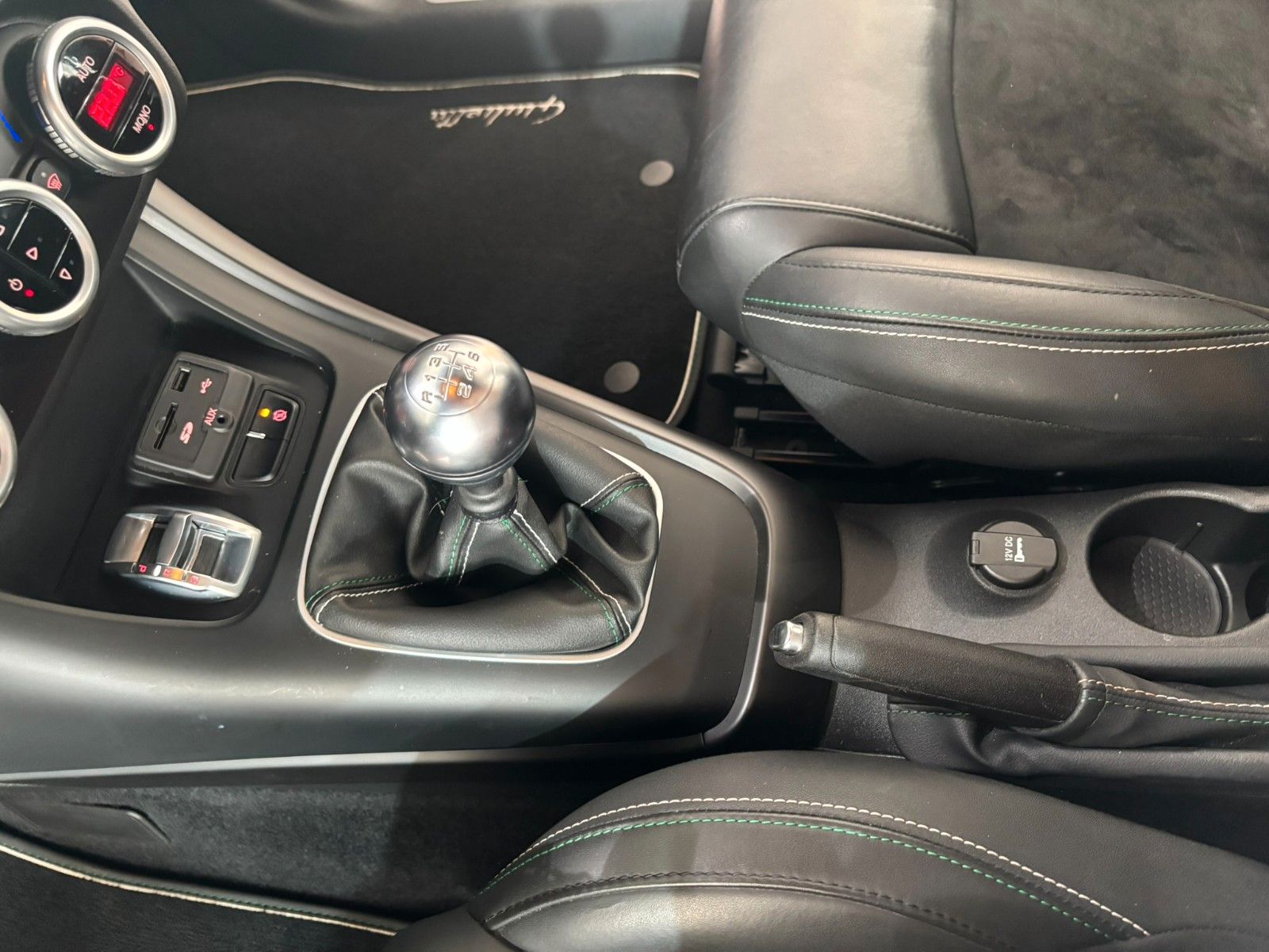 Fahrzeugabbildung Alfa Romeo Giulietta Turismo 1.4 QV-LINE NAVI/LEDER/PDC/TEM
