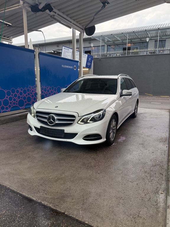 Image of Mercedes-Benz E 300