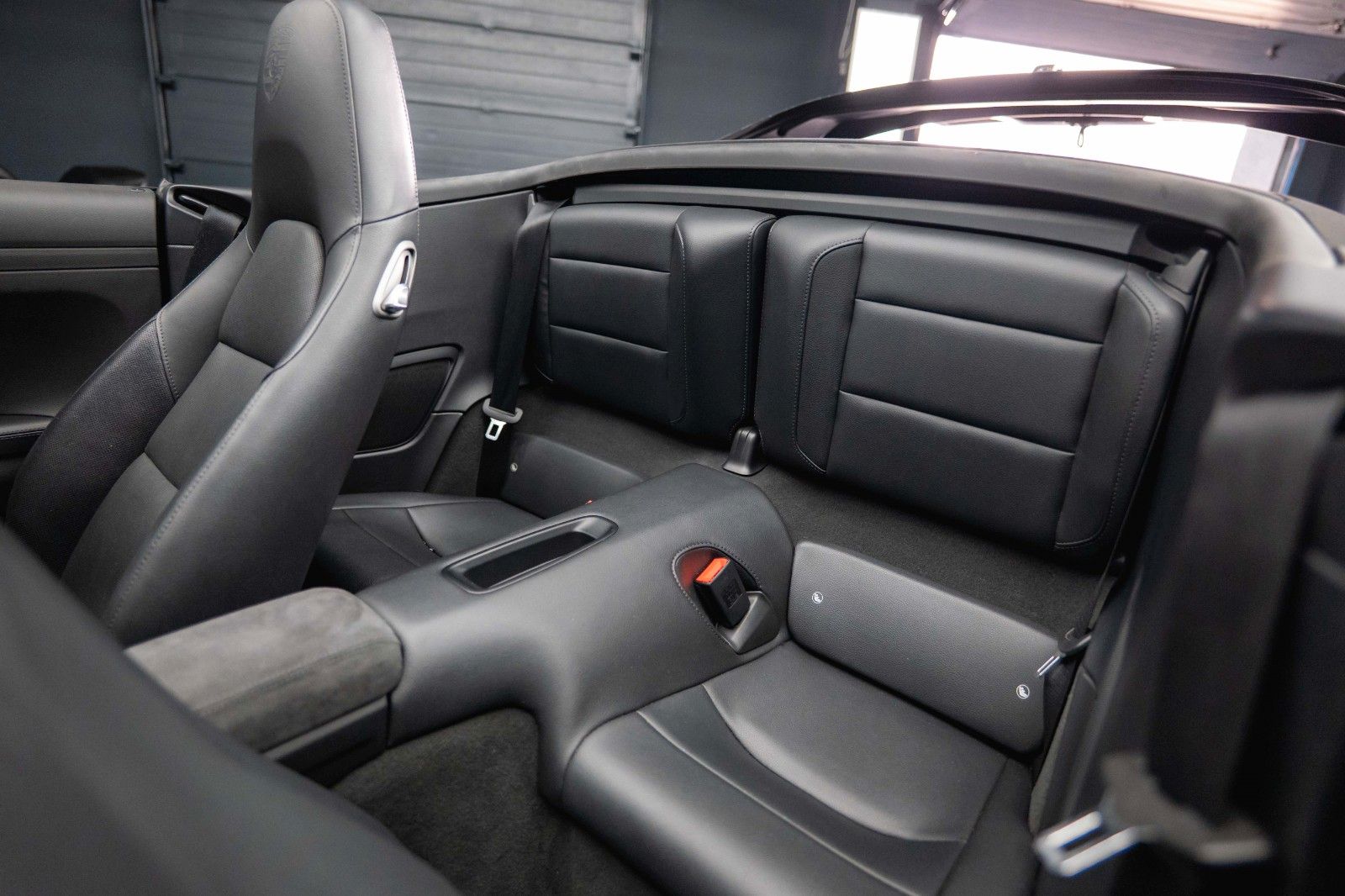 Fahrzeugabbildung Porsche 911 Carrera 4 S Cabriolet Sport Chrono Garantie