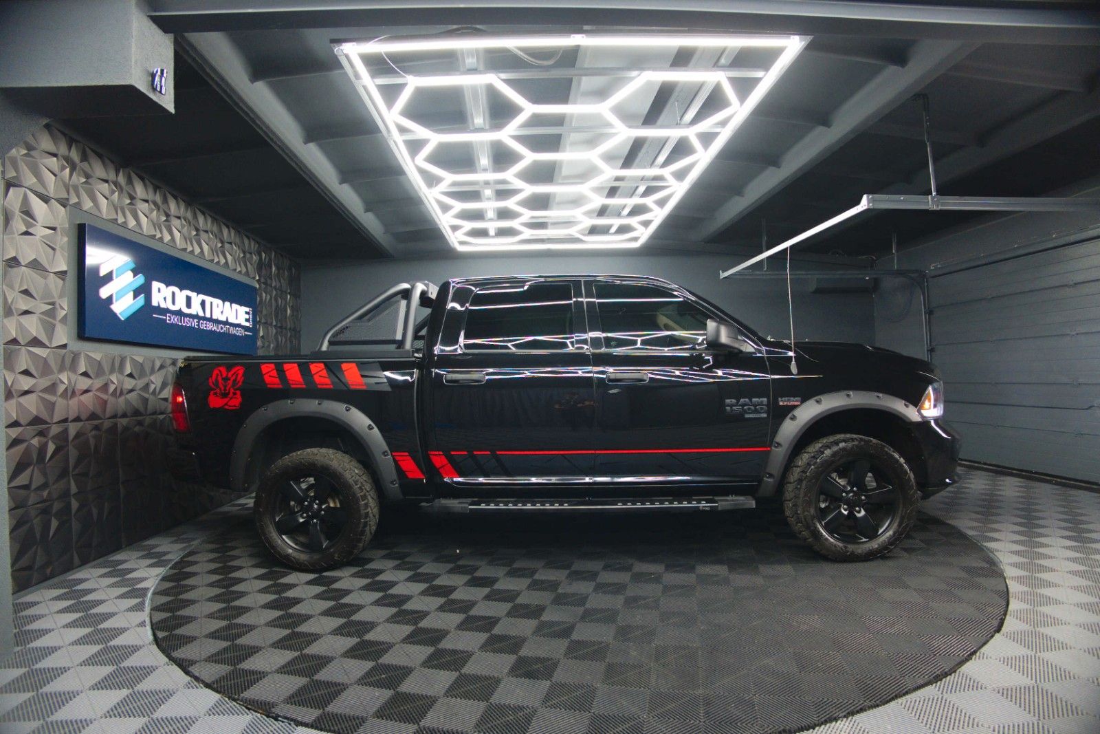 Fahrzeugabbildung Dodge RAM 5.7 V8 HEMI 4x4 OFFROAD Night-Paket *LED*AHK