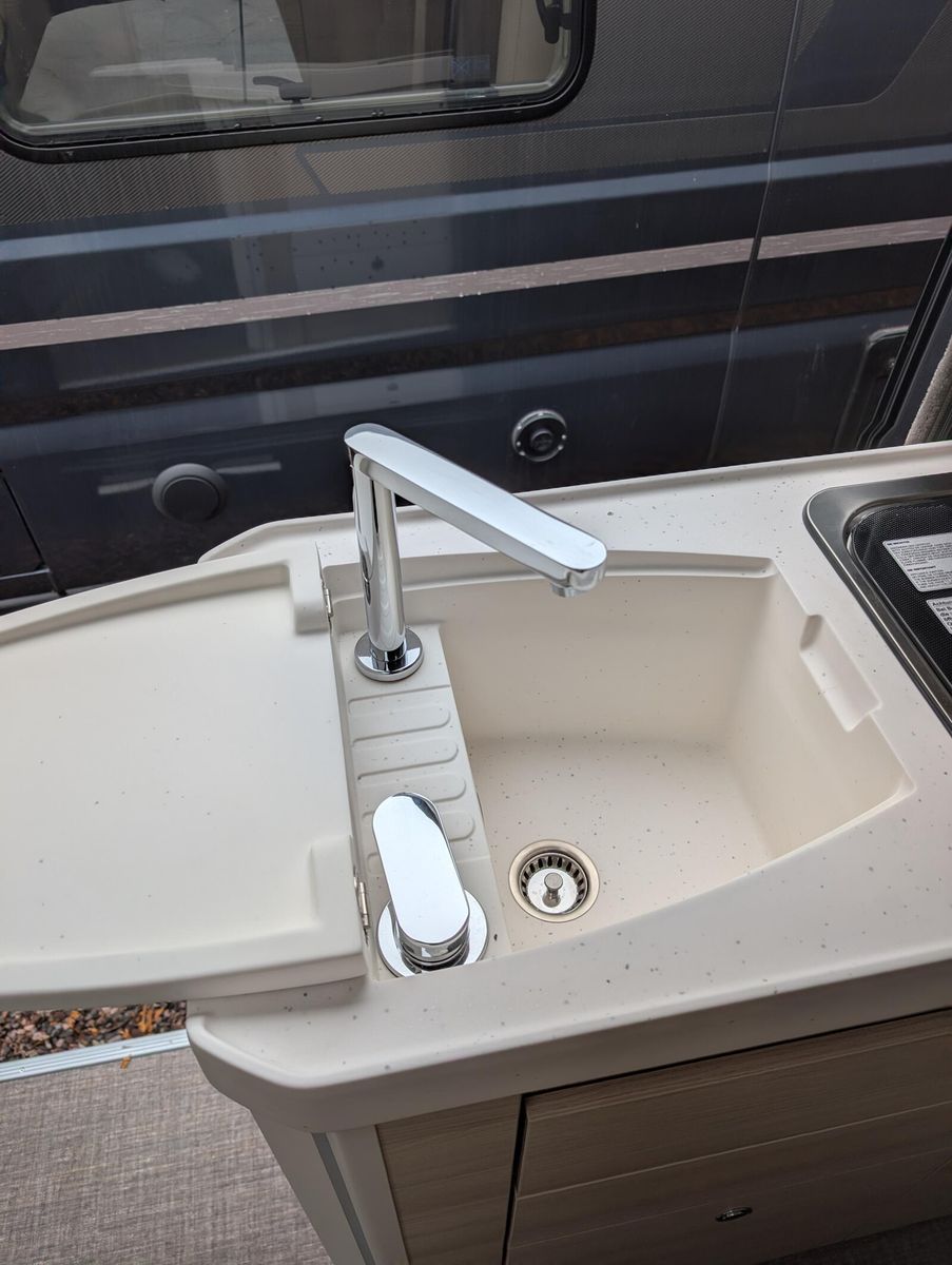 Fahrzeugabbildung Eura Mobil Van V 595 HB Captain-Chair-Sitze, Solar, Skyroof