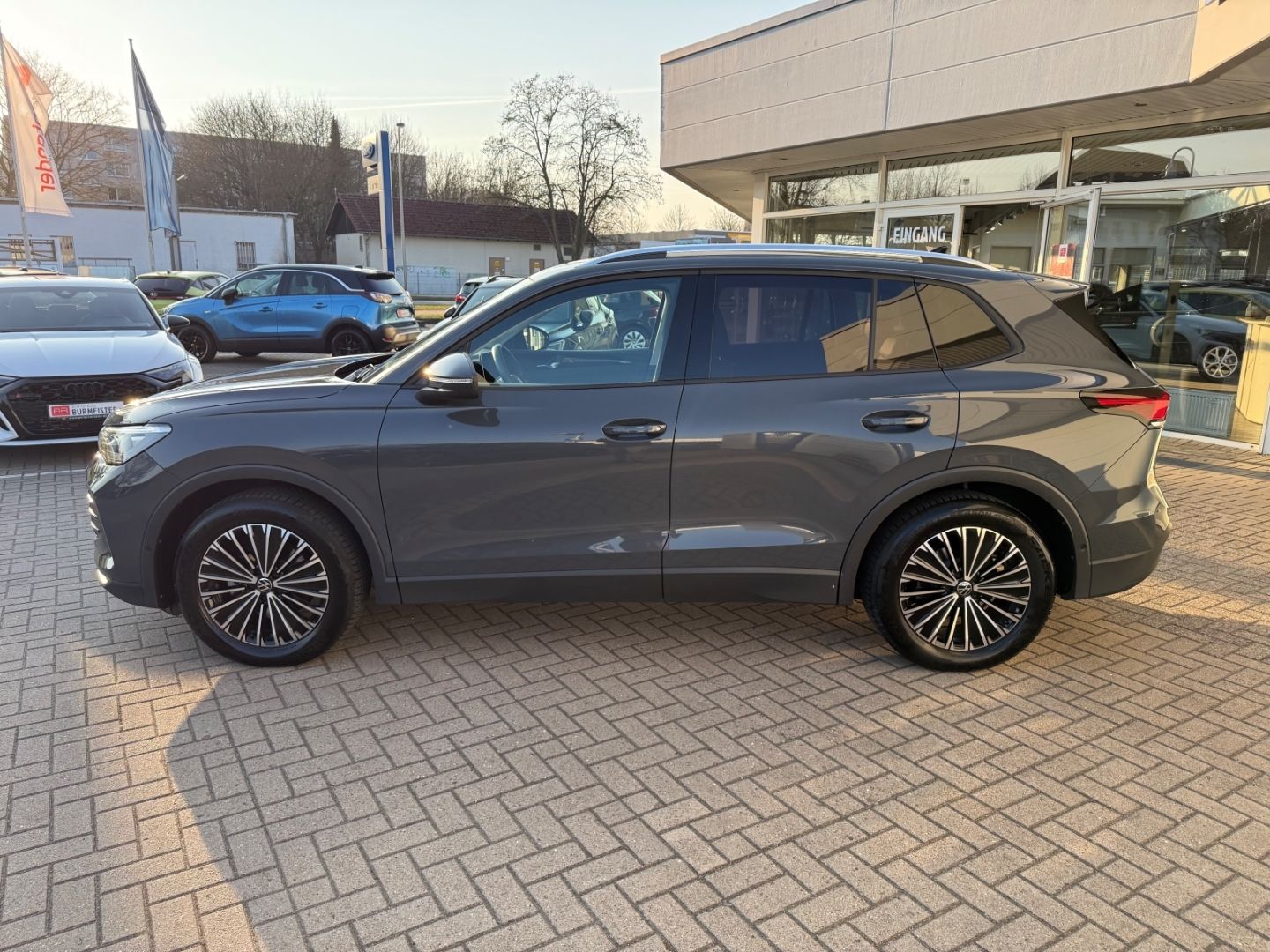 Fahrzeugabbildung Volkswagen Tiguan 1.5 eTSI 110 kW Life Navi Digitales Cockp