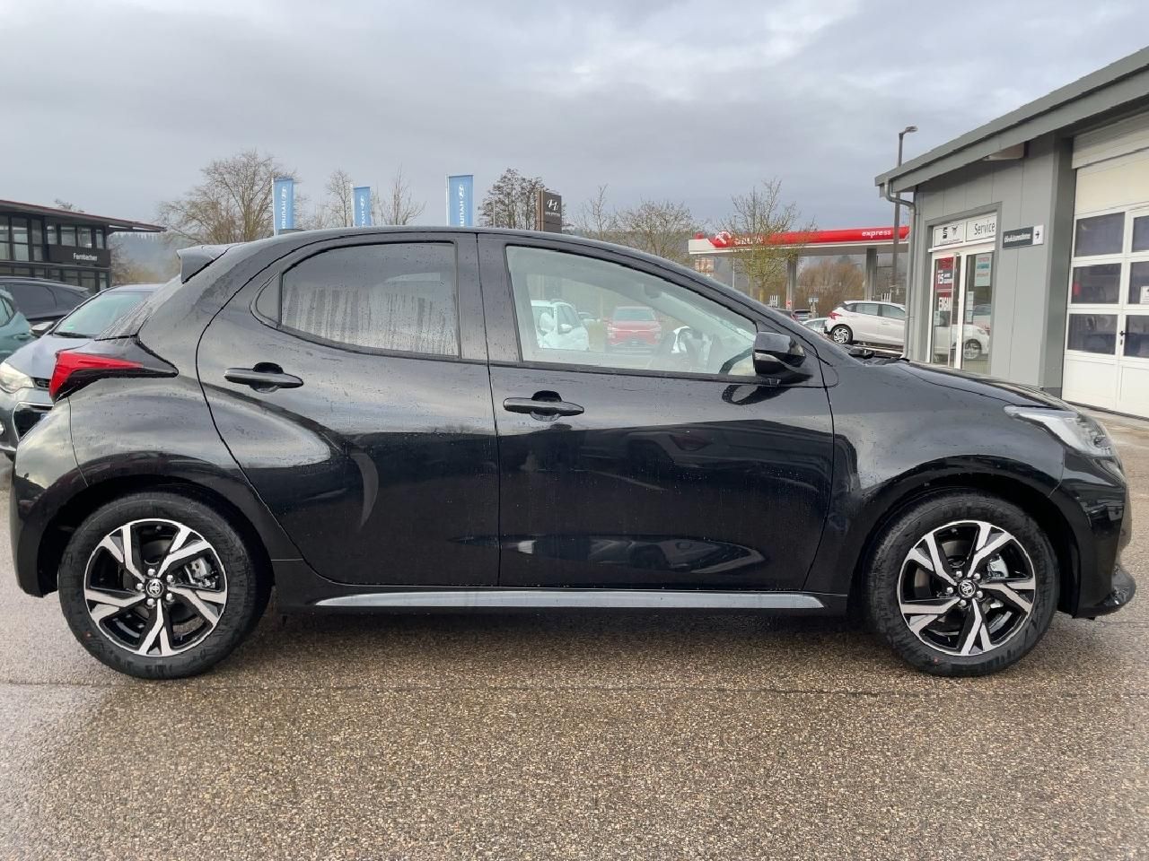 Fahrzeugabbildung Toyota Yaris Hybrid 116PS Team D + Comfort-Paket