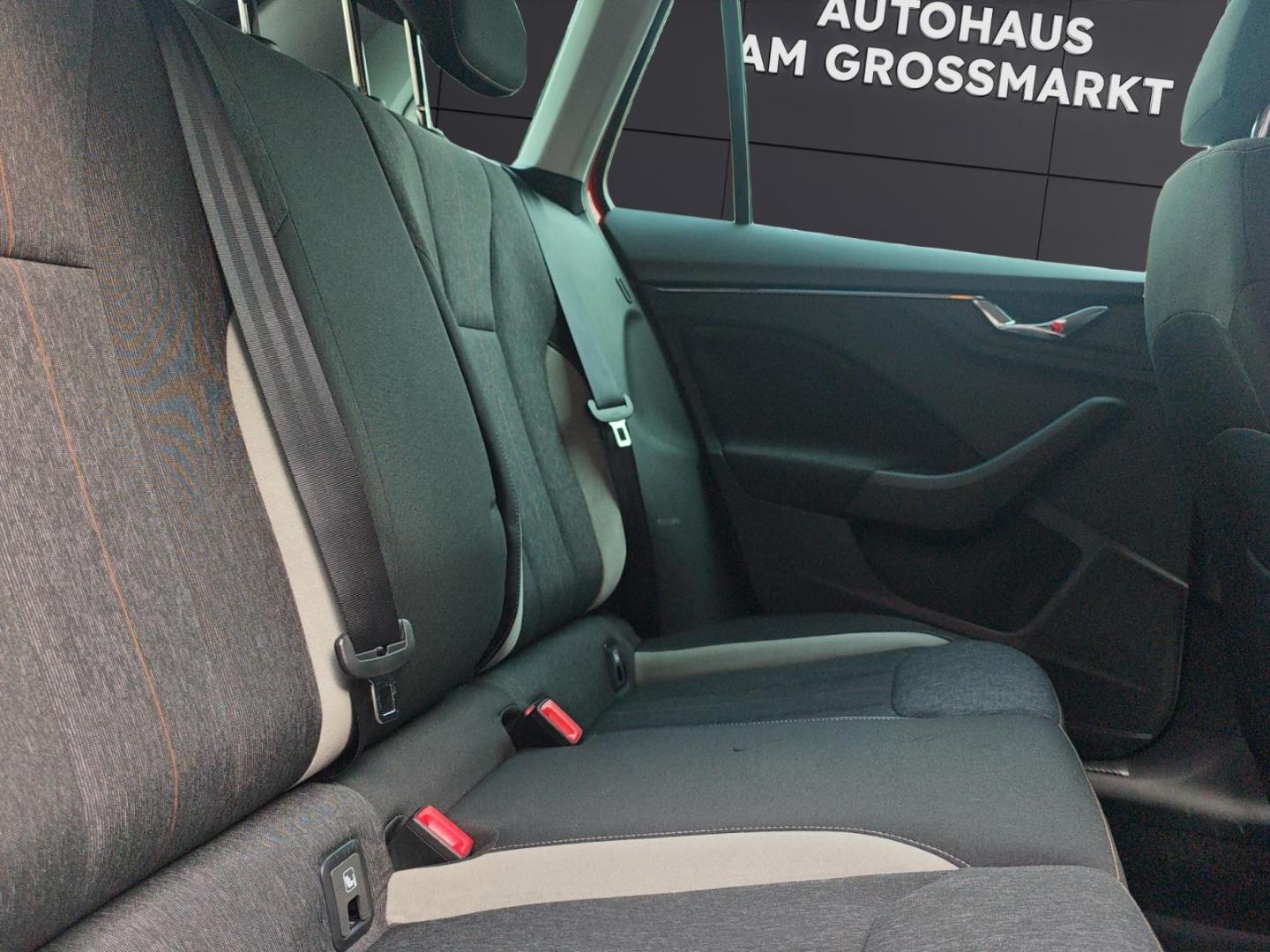 Skoda Kamiq Style LED ACC CarPlay SHZ 8-fach