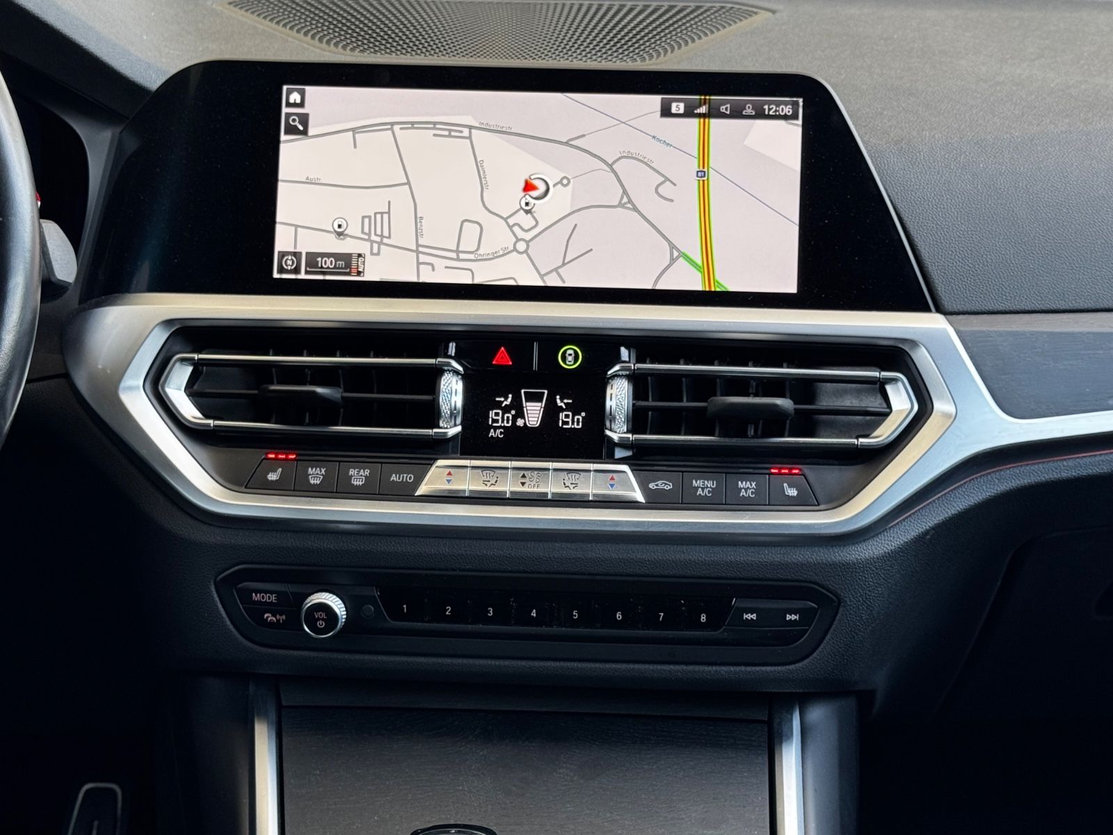 BMW 320d xDrive M-Sportpaket LED Navi Leder foto 21