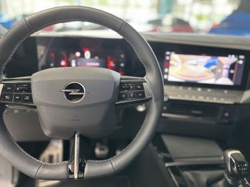 Fotografie des Opel Astra Sports Tourer 1.2 Turbo GS