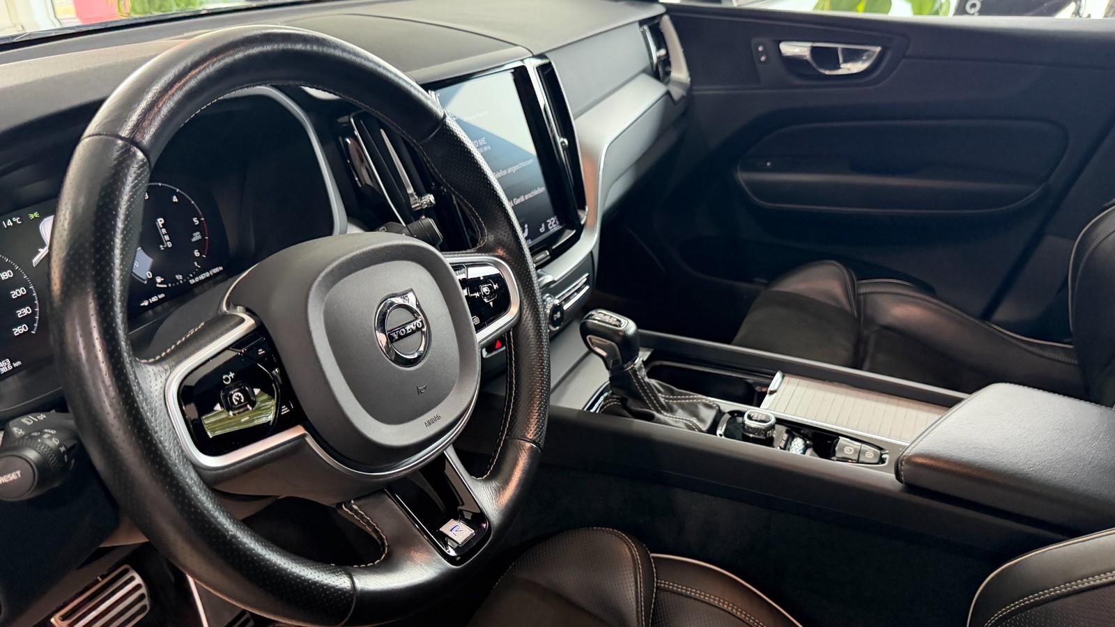 Volvo XC60 D5 AWD R Design Panorama*AHK