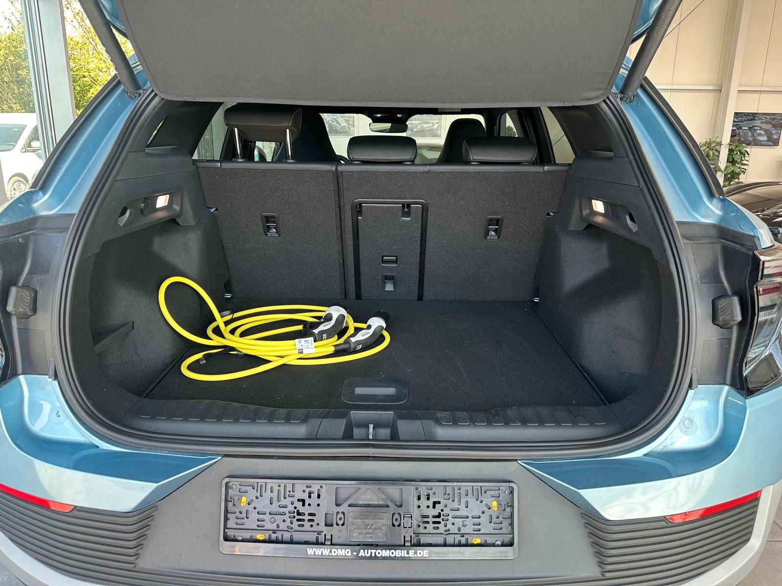 Fahrzeugabbildung Ford Explorer Premium RWD range extender