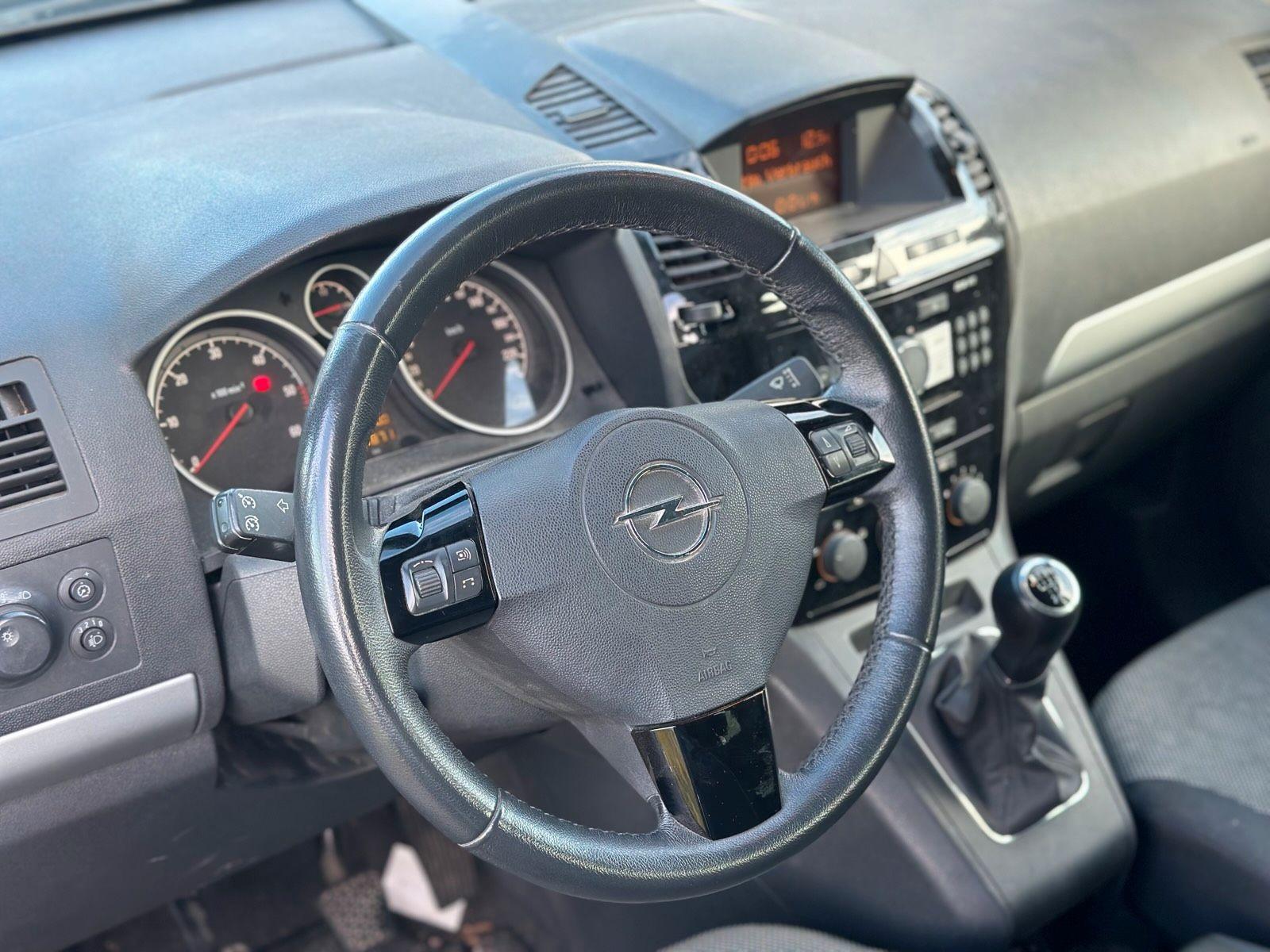 Opel Zafira 2011 — photo 8
