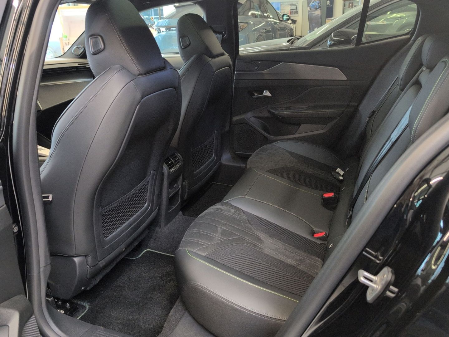 Fahrzeugabbildung Peugeot 408 Hybrid GT 145 e-DSC6 Panorama Navi SHZ