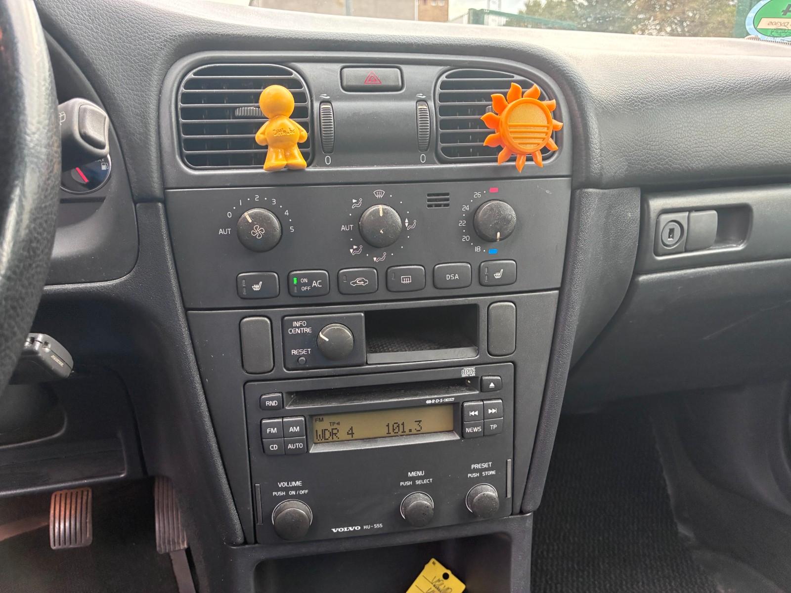 Volvo V40 2004 — photo 15
