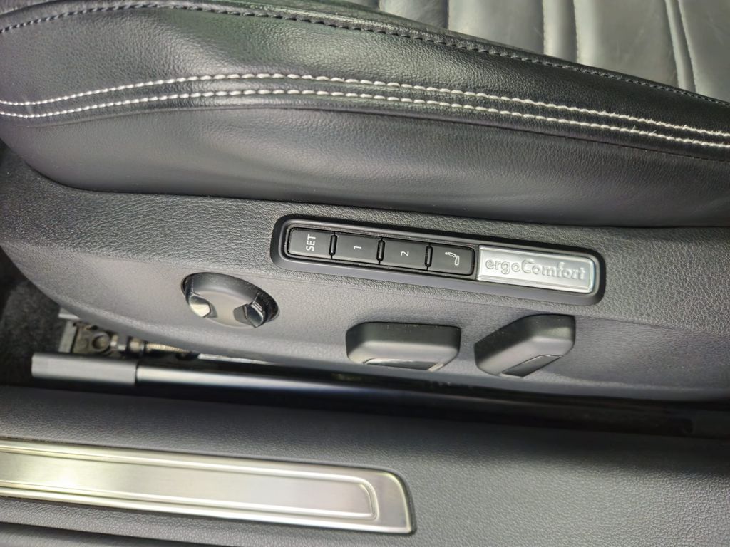 Volkswagen Passat Variant Elegance 4M R-line*PANO*HUD*STHZG