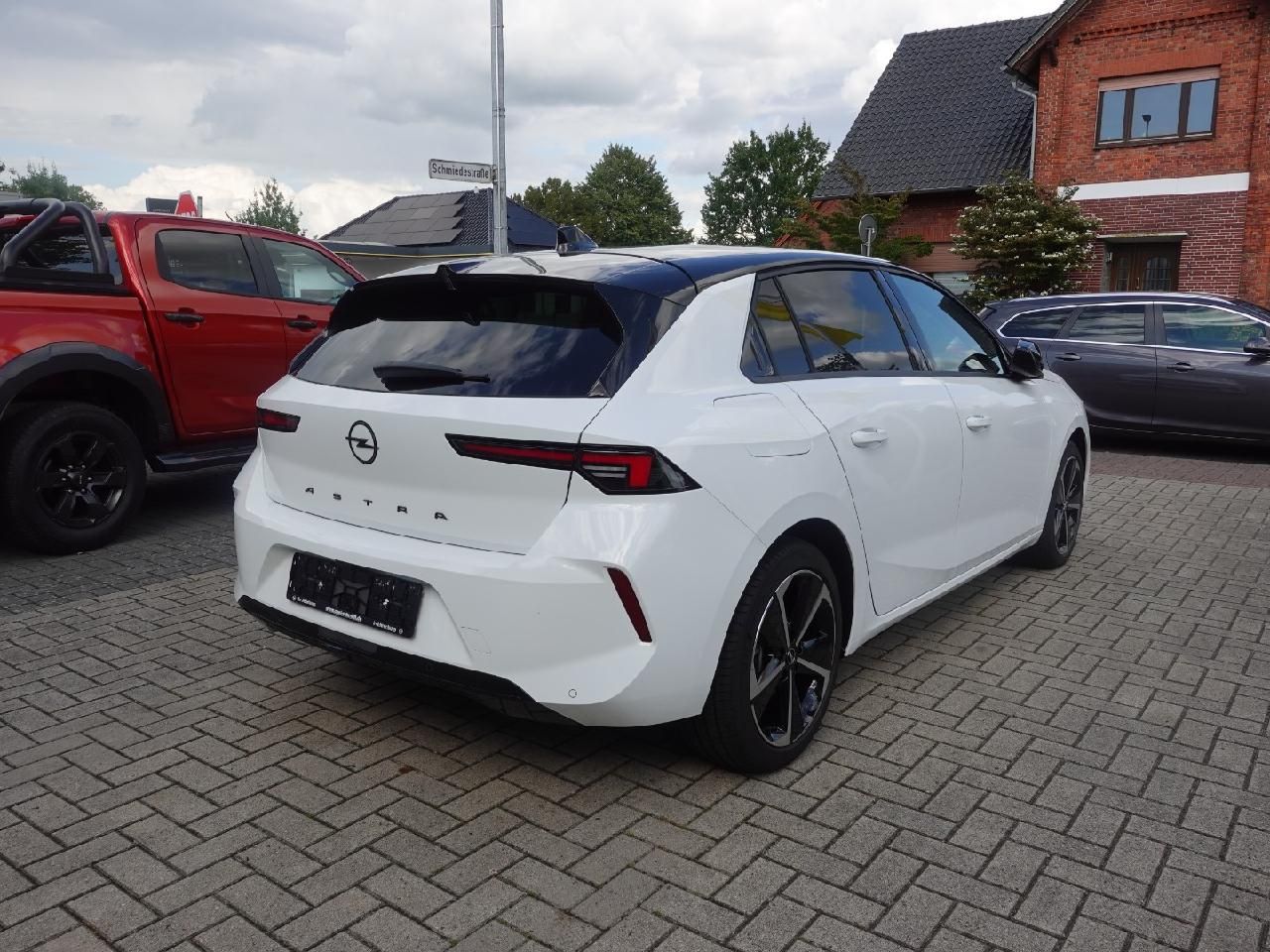 Fahrzeugabbildung Opel Astra L Lim. 1,2 GS Line